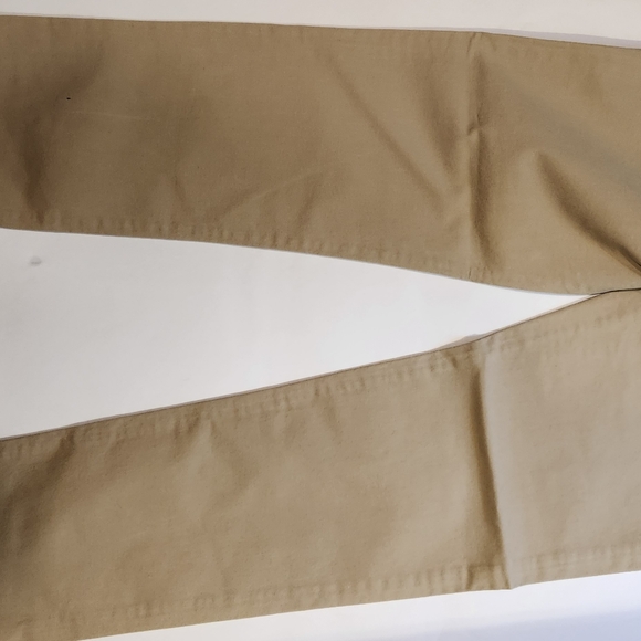 Gap broken in straight leg khaki sz4 slight dot loss color see pic - Picture 4 of 4